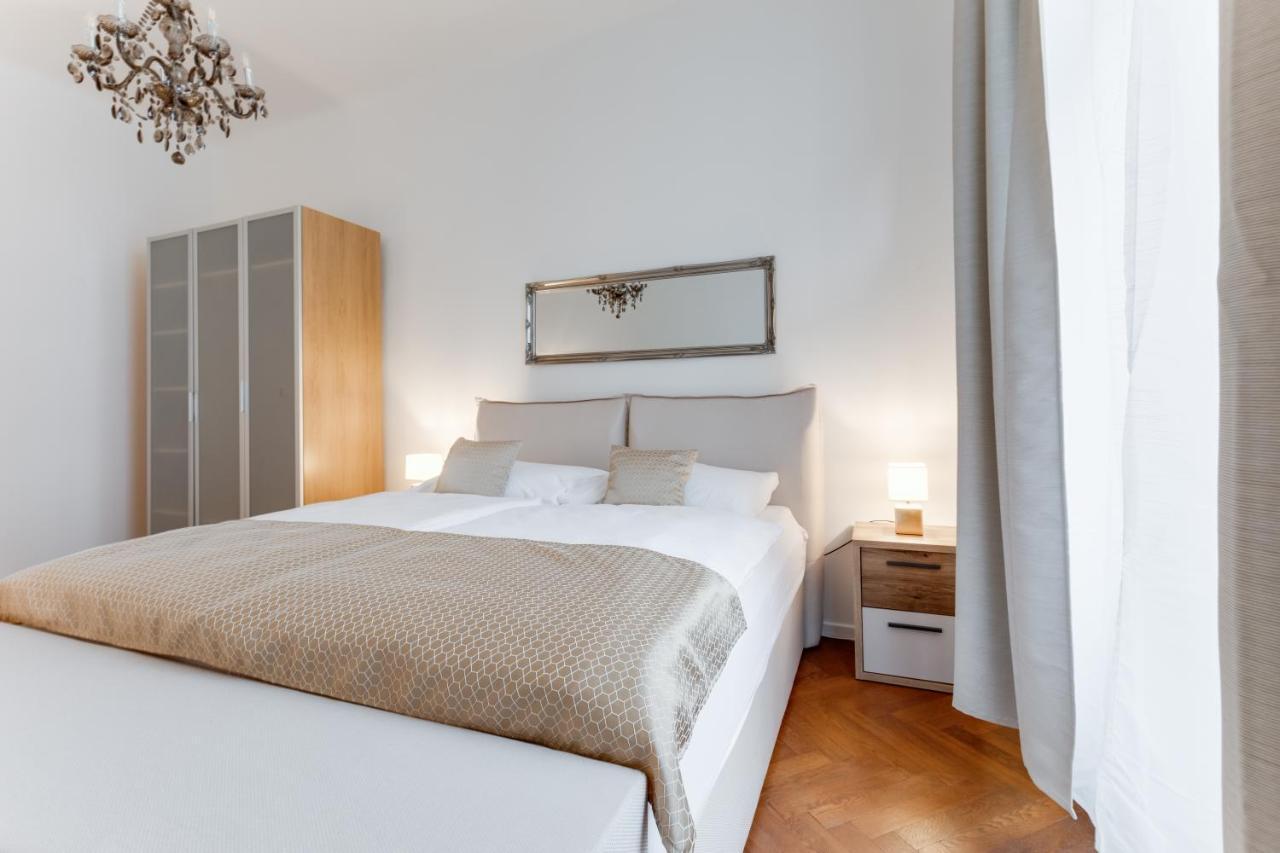 Luxury Riverside Apartments In The Center Of Prag Dış mekan fotoğraf