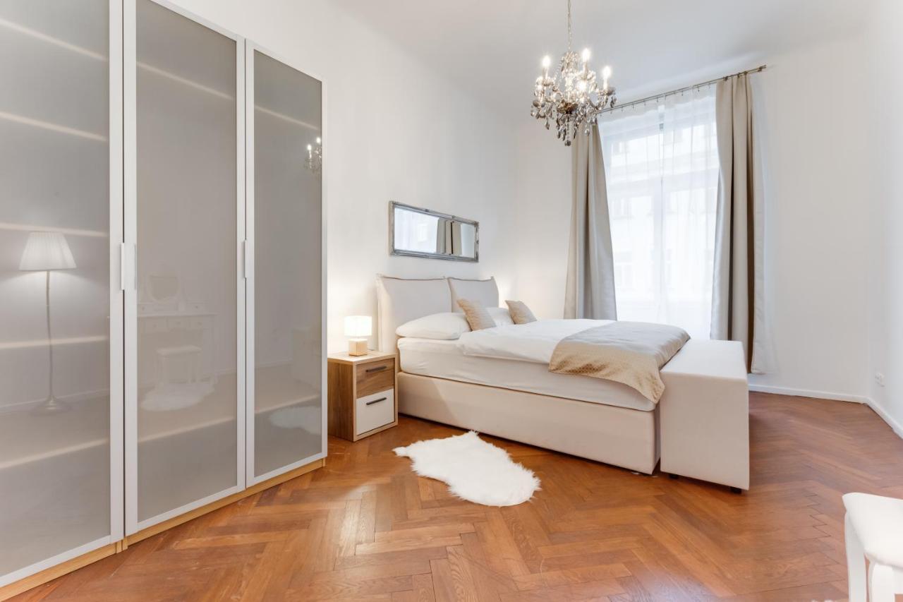 Luxury Riverside Apartments In The Center Of Prag Dış mekan fotoğraf