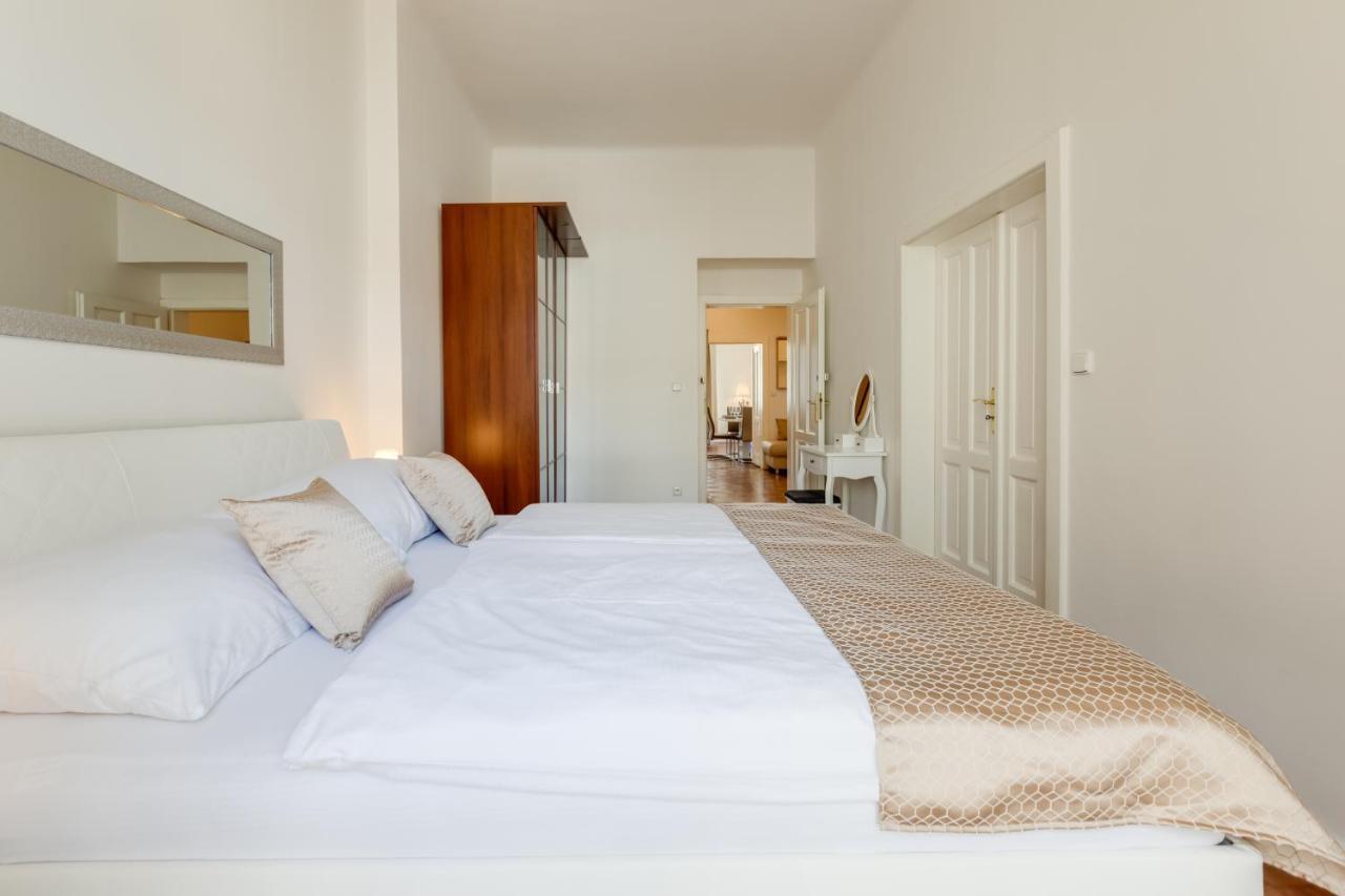 Luxury Riverside Apartments In The Center Of Prag Dış mekan fotoğraf