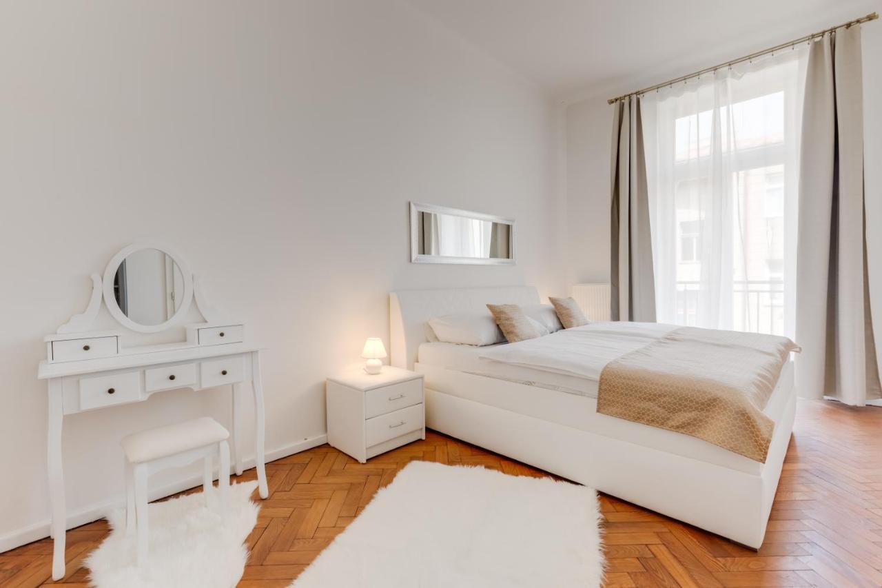 Luxury Riverside Apartments In The Center Of Prag Dış mekan fotoğraf