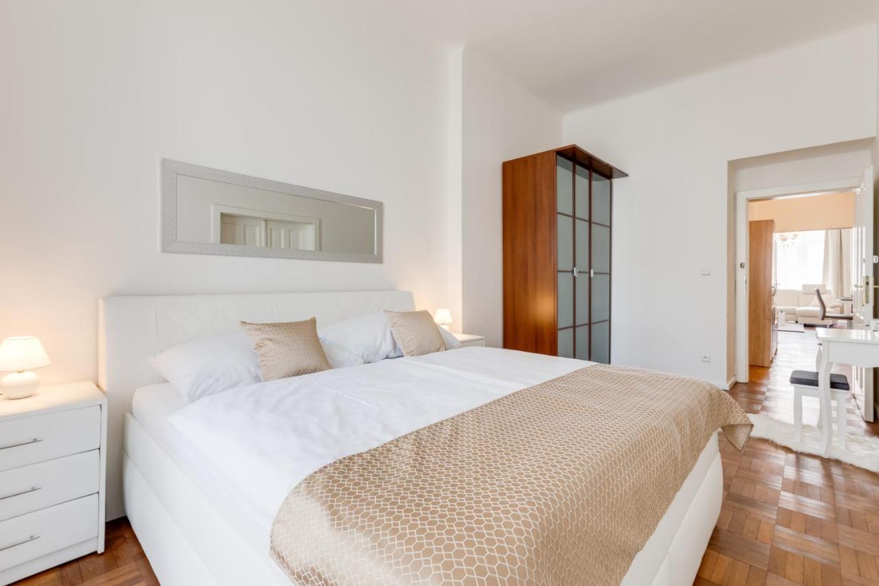 Luxury Riverside Apartments In The Center Of Prag Dış mekan fotoğraf