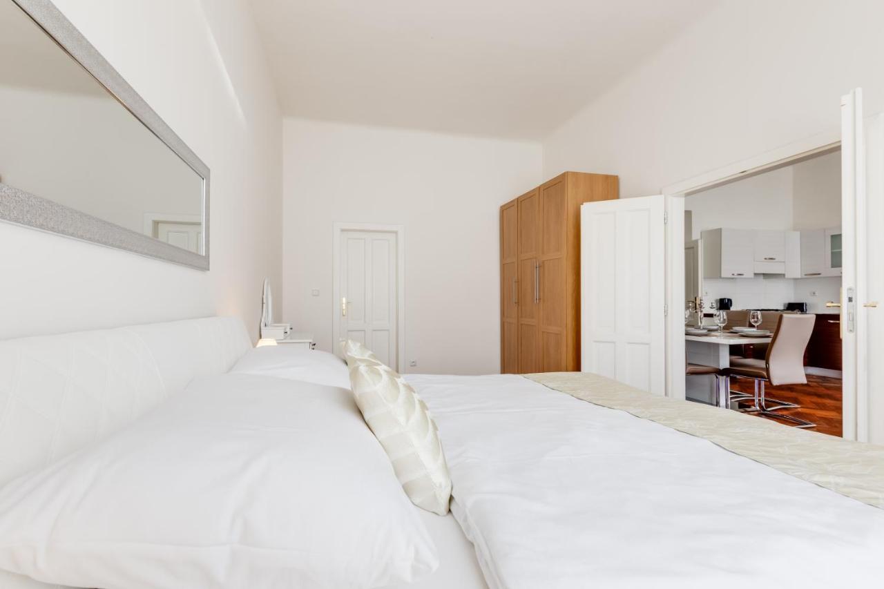Luxury Riverside Apartments In The Center Of Prag Dış mekan fotoğraf