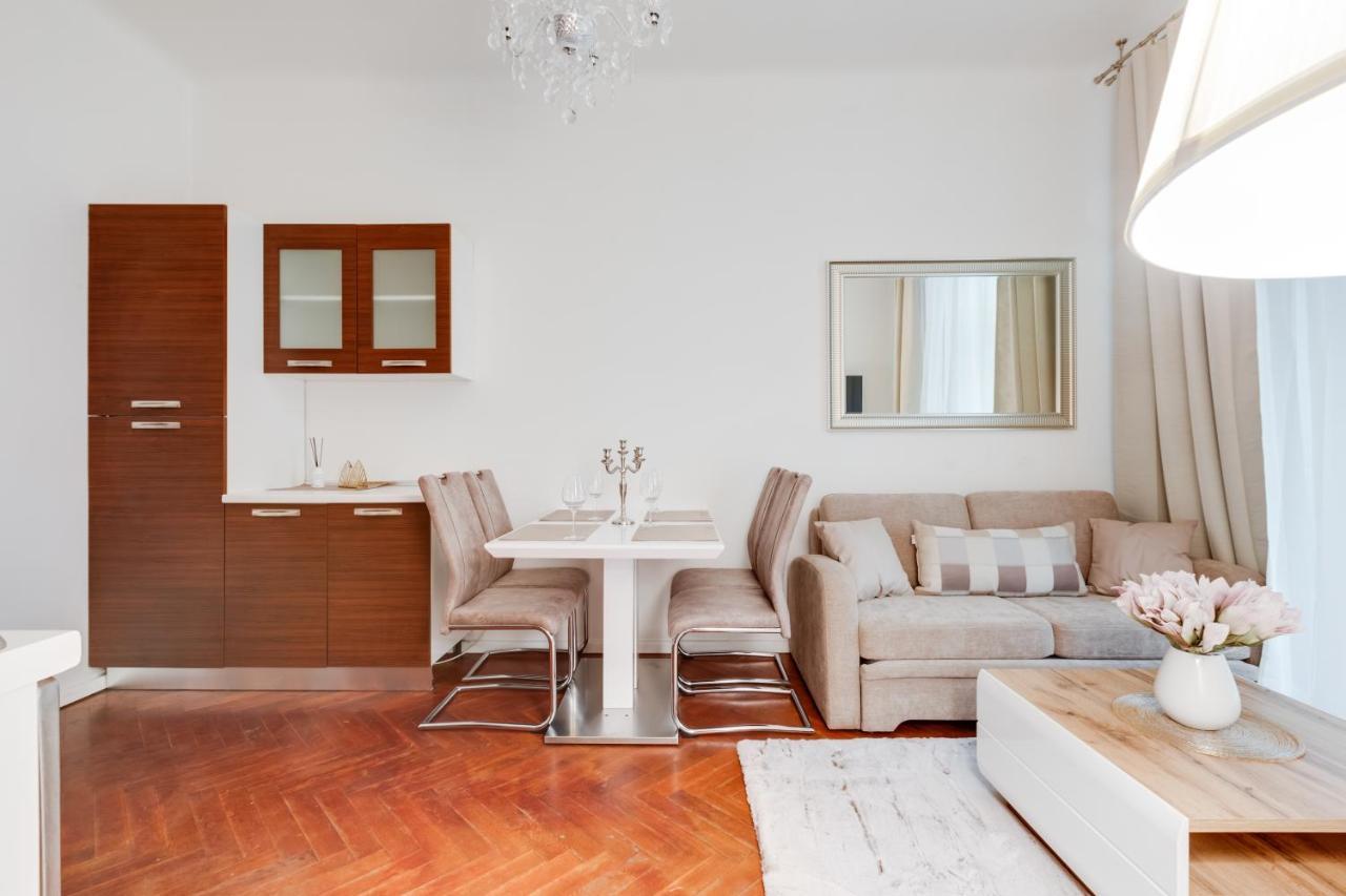 Luxury Riverside Apartments In The Center Of Prag Dış mekan fotoğraf